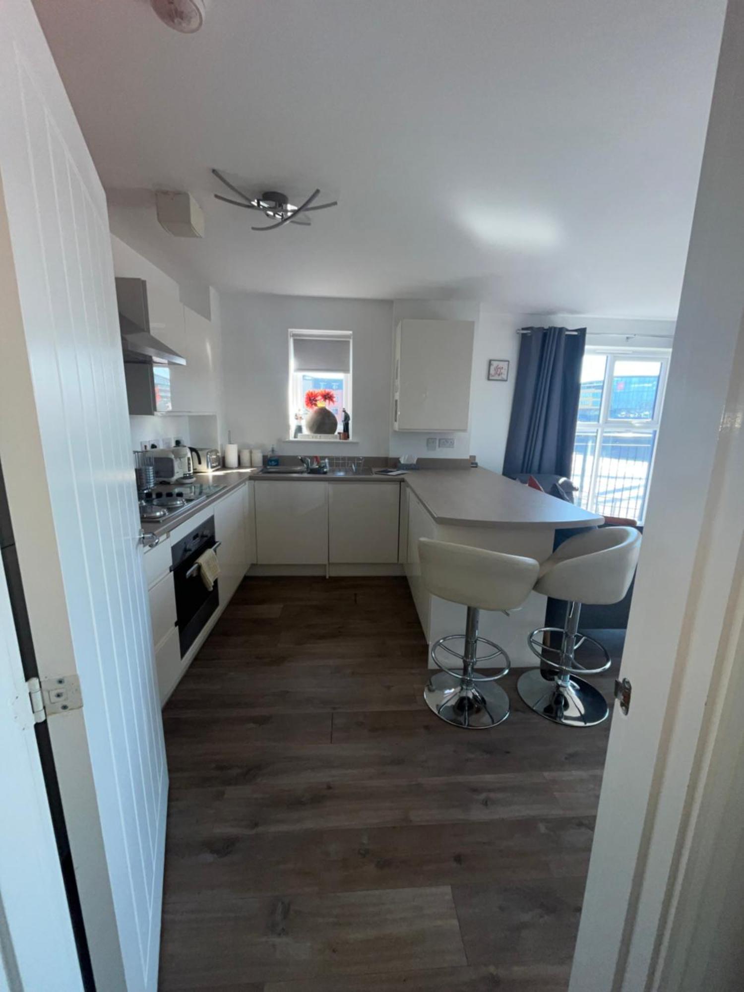 Luxury Riverside 2 Bedroomed Apartment With Balcony Newport  Exterior photo